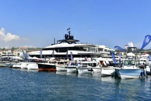 CYF-2023_D5C1836-VIEUX-PORT-@Cannes-2024-Yachting-Festival-Abracadabra-Studio-1536x1024