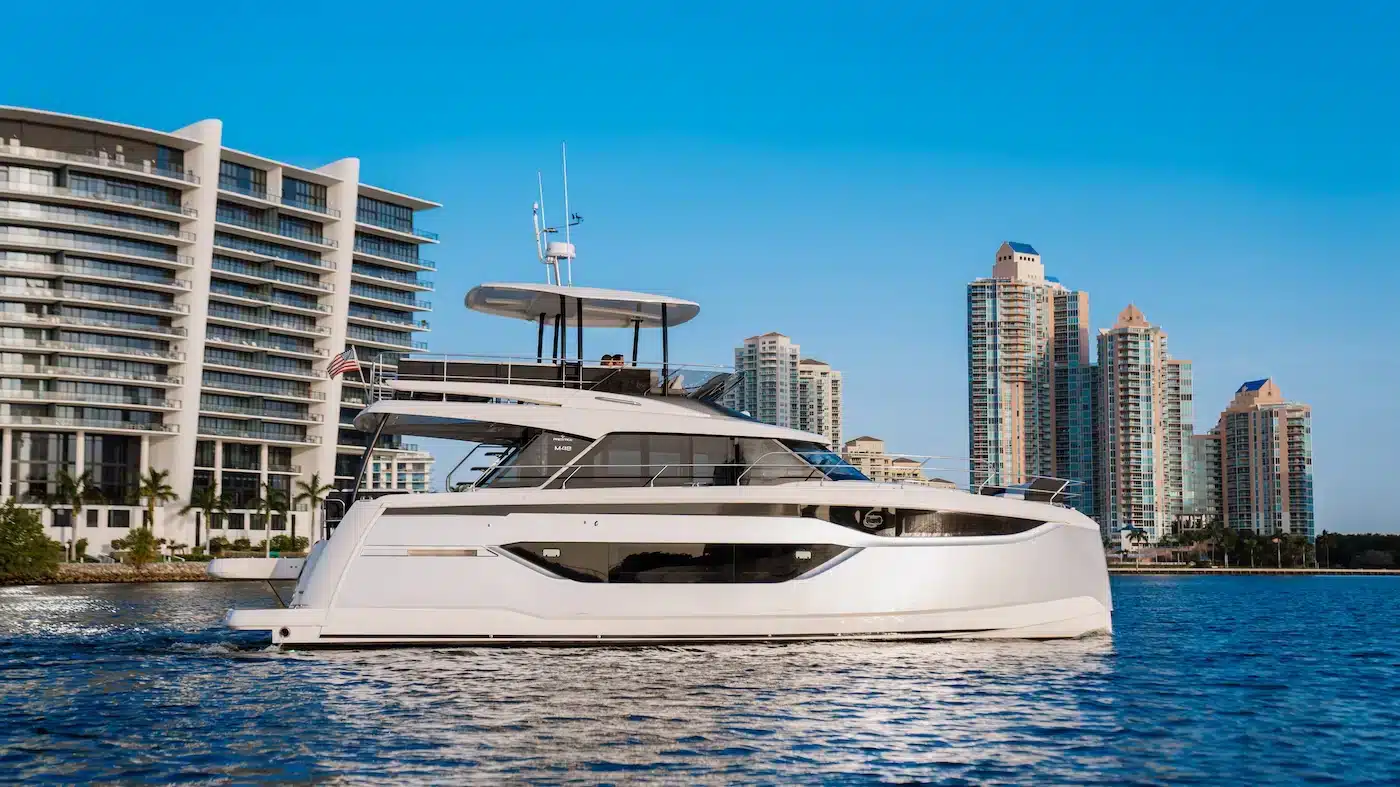 Prestige Yachts desembarca en Asia con su buque insignia