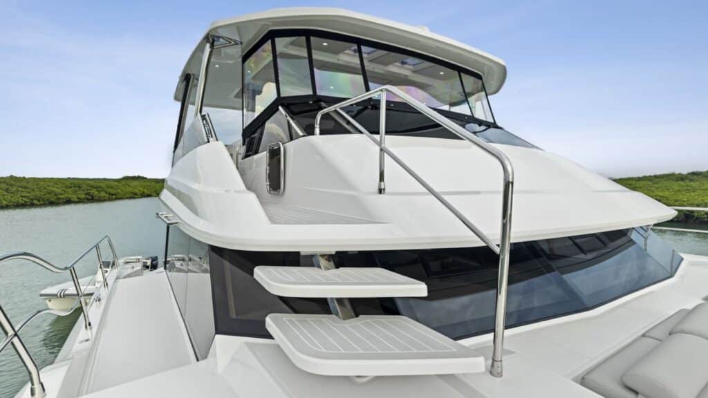 aquila 50 flybridge