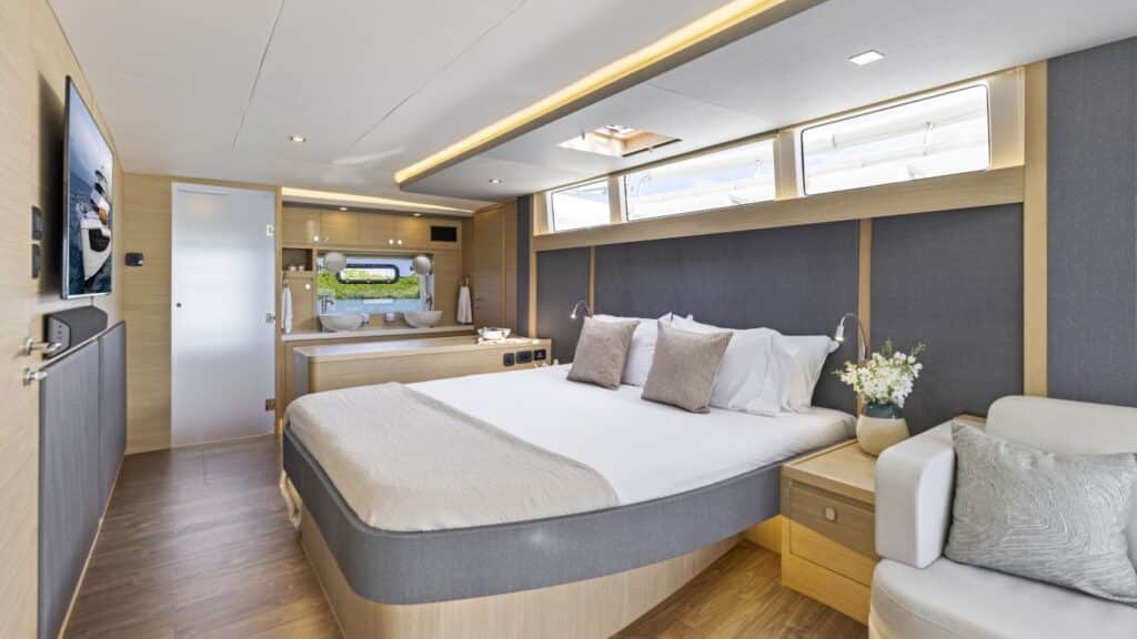 aquila 50 interior cabina vista panorama